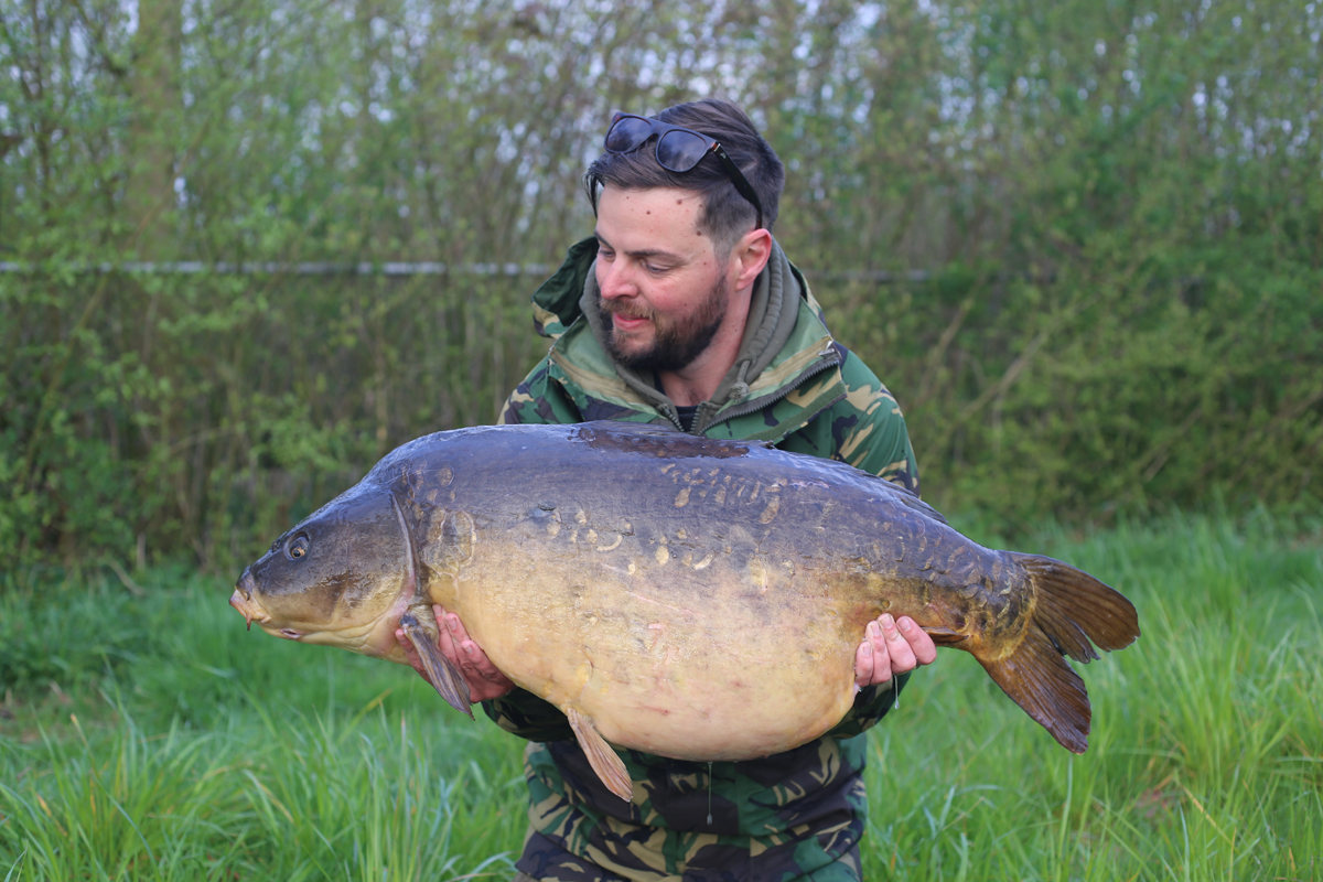 Gio from Monkey Climber uses Fortis Polarised Sunglasses to catch big carp