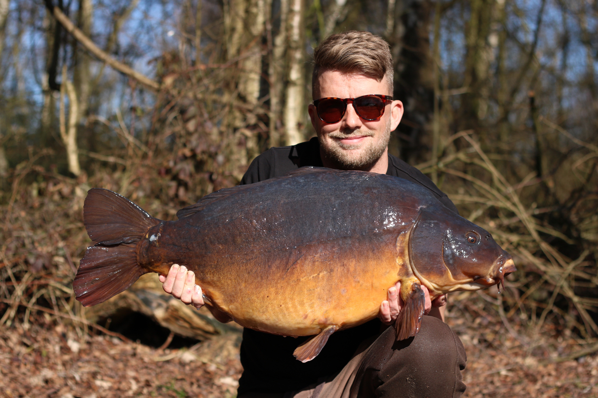 Jonny Fletcher Carp Angler catches big dark mirror Carp