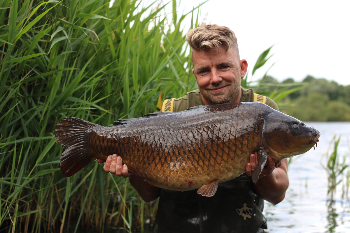 Jonny Fletcher Carp Angler catches big Common Carp