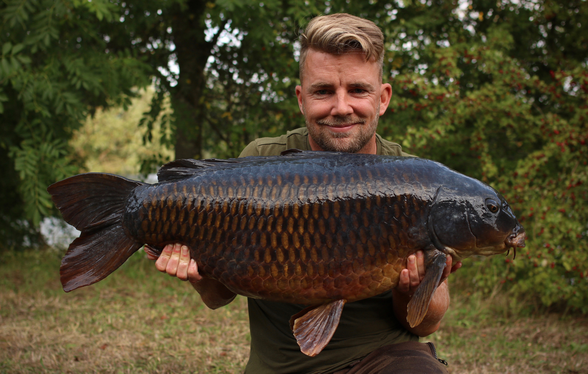 Jonny Fletcher Carp Angler catches big Common Carp